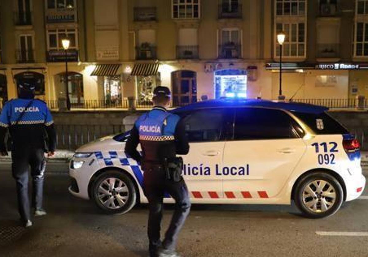 Imagen de archivo de una patrulla de la Policía Local.