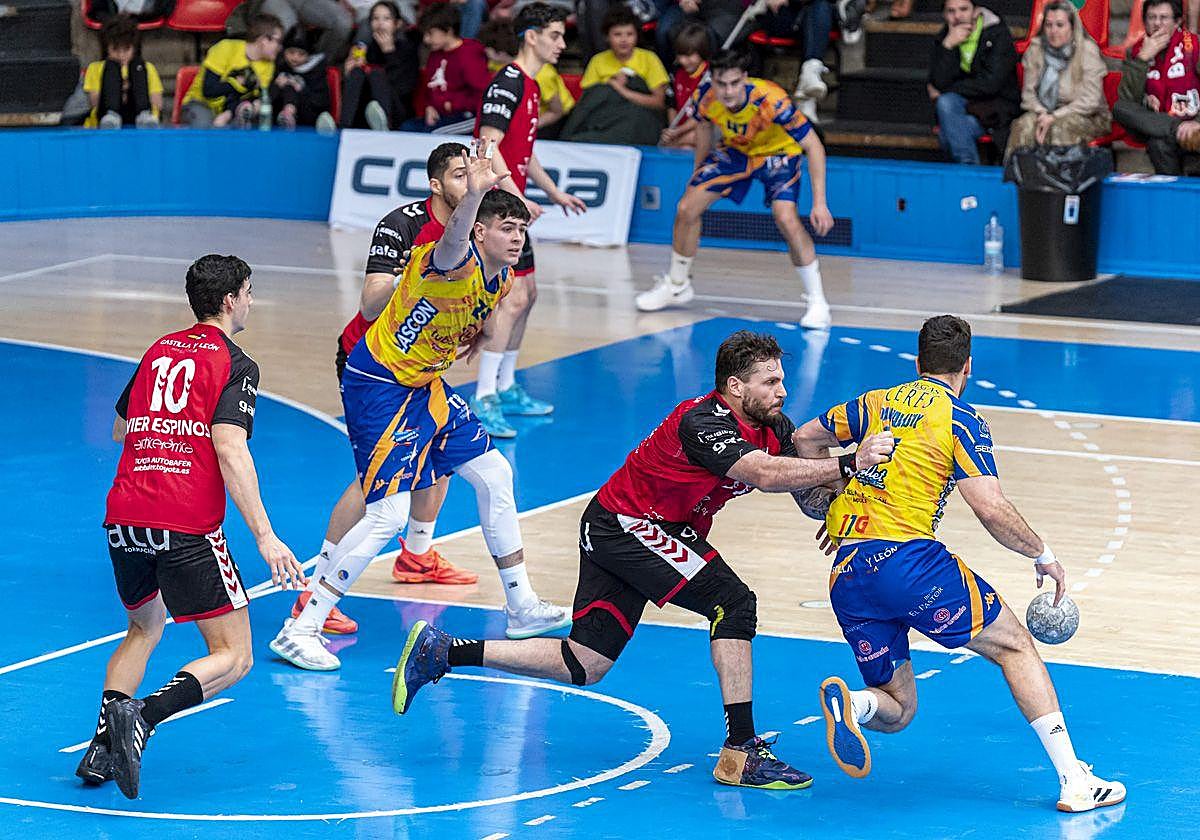 Imagen del encuentro en el que se enfrentaron el UBU San Pablo Burgos y el Aranda.