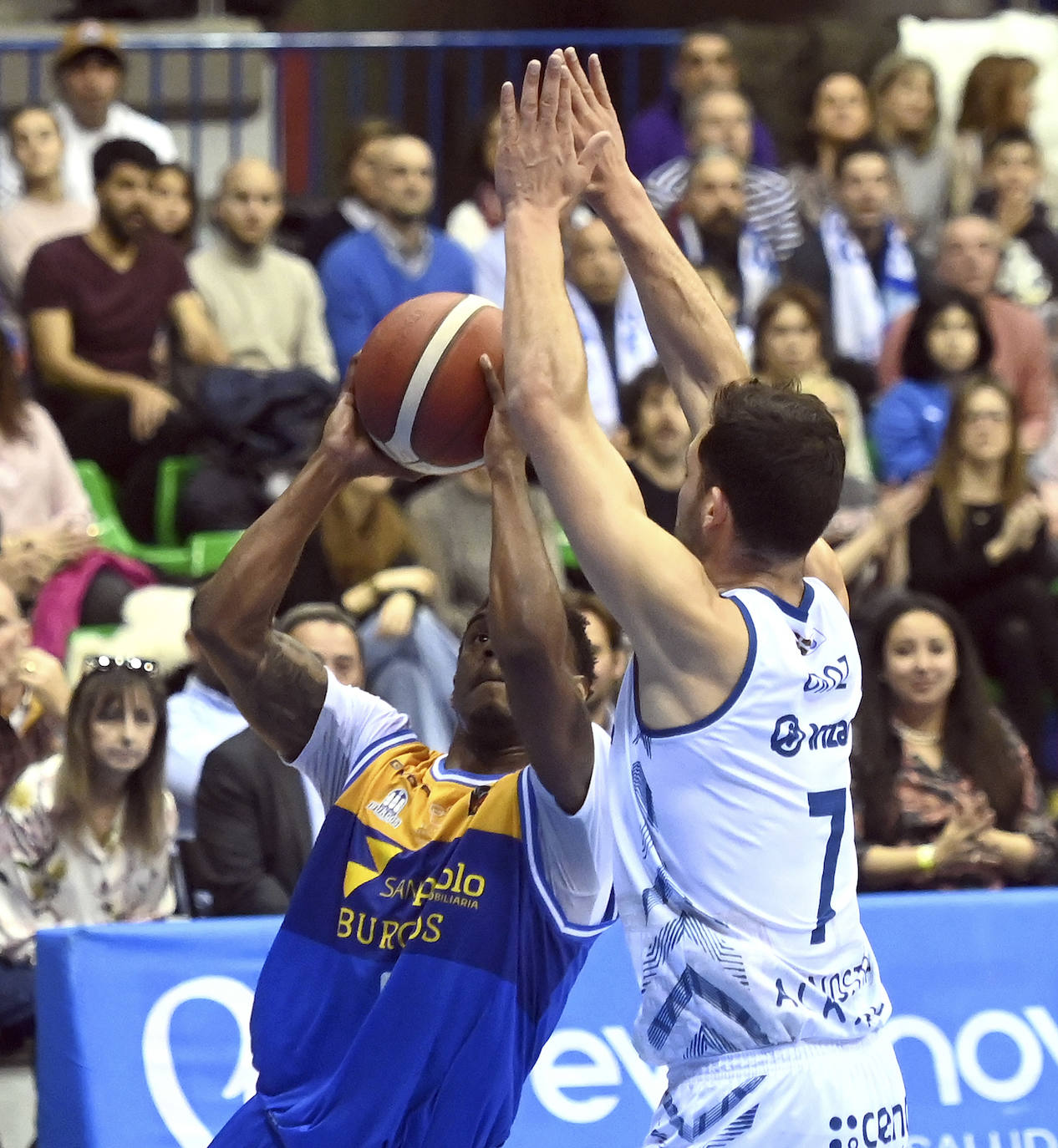 La victoria del San Pablo Burgos frente al Gipuzkoa Basket, en imágenes