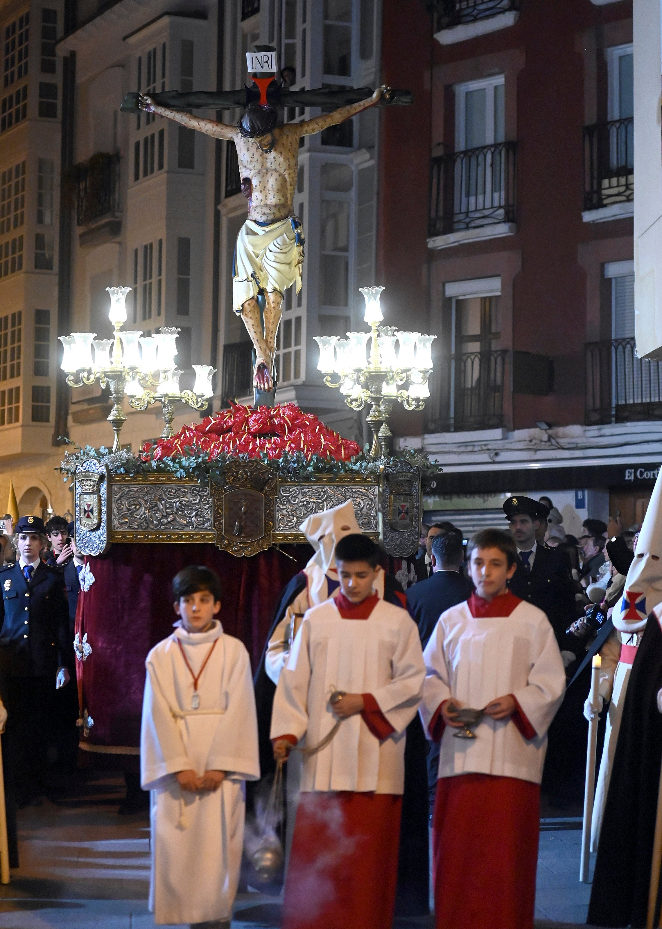 El Santísimo Cristo de Burgos recorre las calles de Burgos