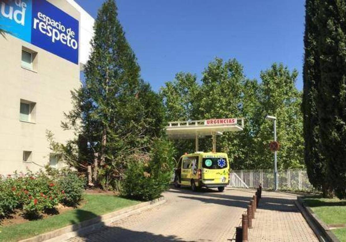 Entrada del hospital Santos Reyes de Aranda de Duero.