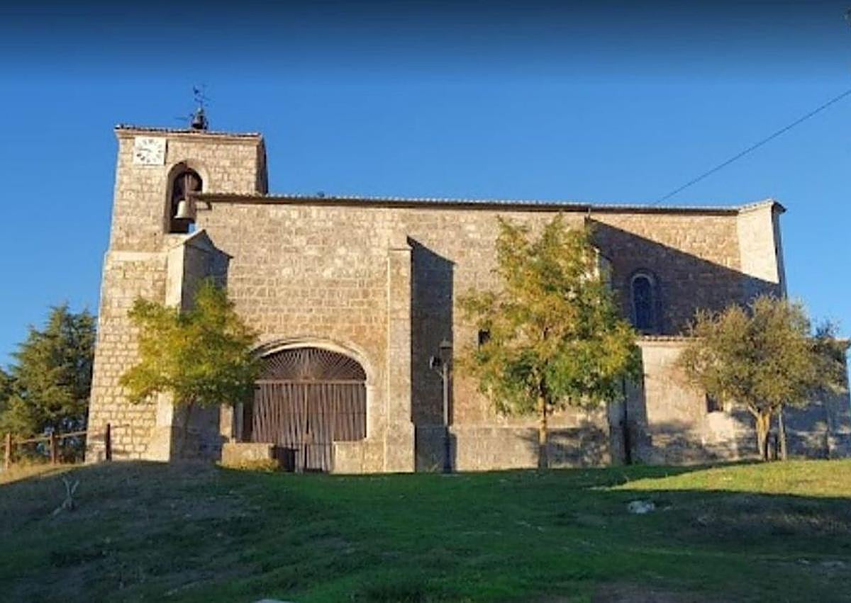 Imagen secundaria 1 - Iglesia de la Natividad de Nuestra Señora en Olmos; iglesia de San Martín y Papasol hotel.