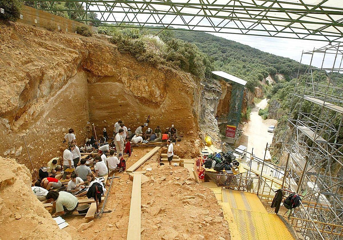 Imagen principal - Yacimiento de Atapuerca, Mina Esperanza y CAREX (centro de arqueología experimental).