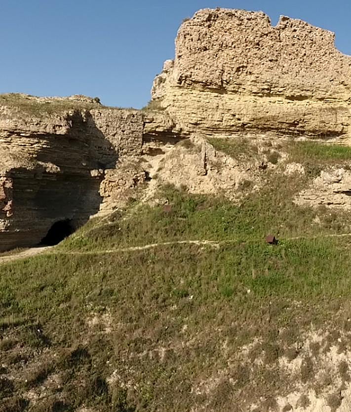 Imagen secundaria 2 - Iglesia de San Pedro, Cuevas de Caprasio, San Valentín y Santa Pía y Castillo.