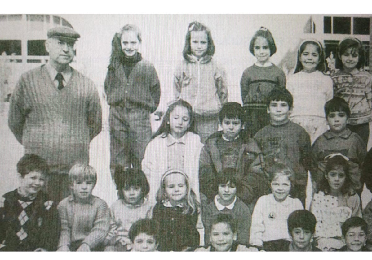 Ua foto del hermano con sus niños de los años 90.