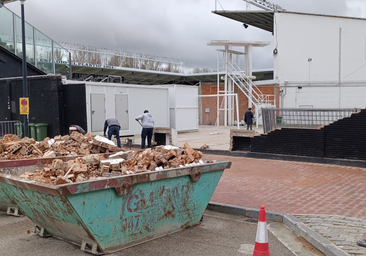 El viento derriba un muro en El Plantío
