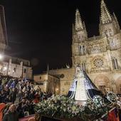 La lluvia remite y permite disfrutar de la procesión del Santo Entierro en Burgos