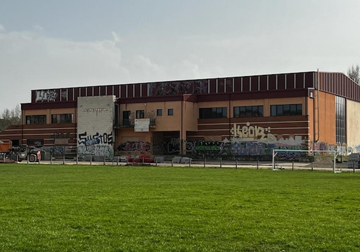 Los paneles irán en el Polideportivo.