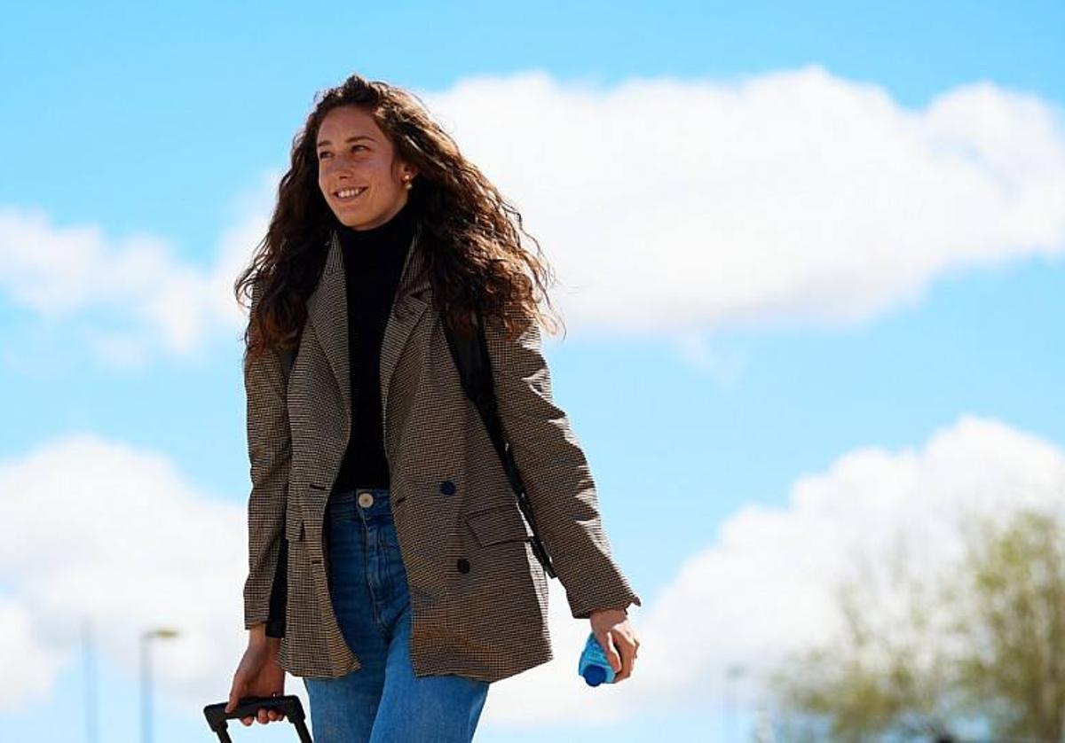 Adriana Nanclares llegando a la concentración con la Selección Española.