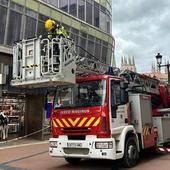 Los Bomberos de Burgos aseguran las chapas del Edificio Campo