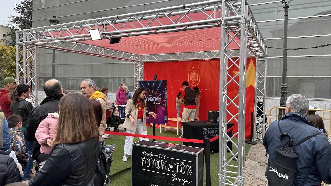 El 40 aniversario de Autismo Burgos y la Fan Zone de la selección femenina, en imágenes