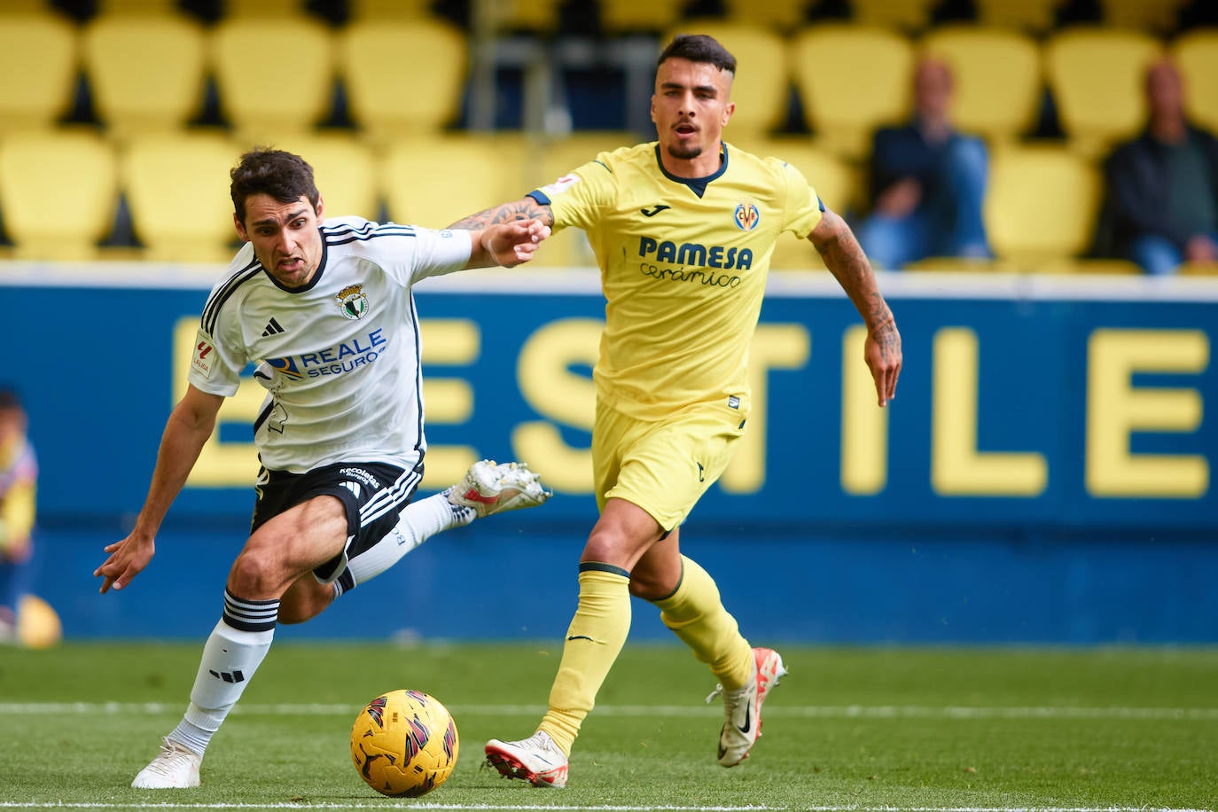 La derrota del Burgos CF ante el Villarreal B, en imágenes