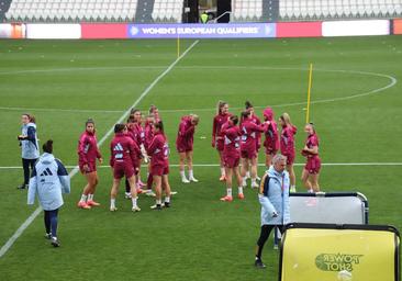 Las campeonas del mundo ya pisan el césped del Plantío