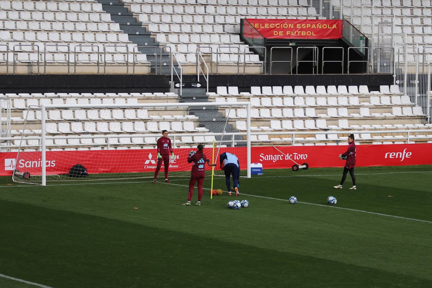 El entrenamiento de la Selección Femenina en El Plantío, en imágenes