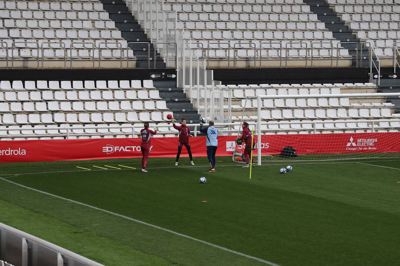 El entrenamiento de la Selección Femenina en El Plantío, en imágenes