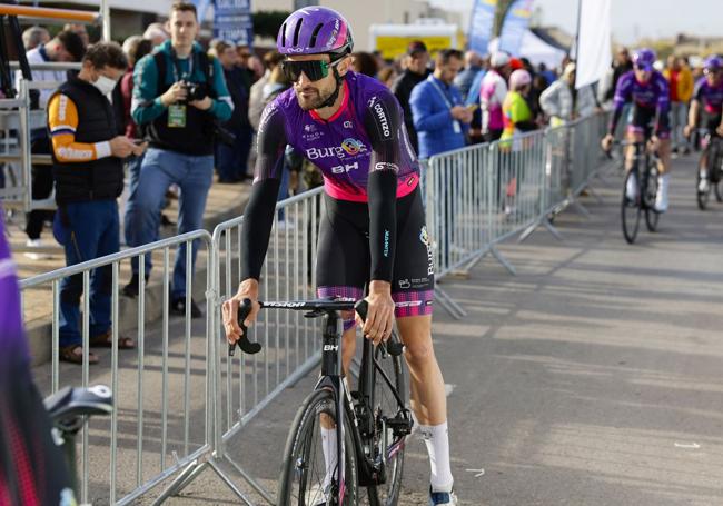 Ander Okamika regresa a la competición, ya recuperado de una pequeña tendinitis en la pierna.