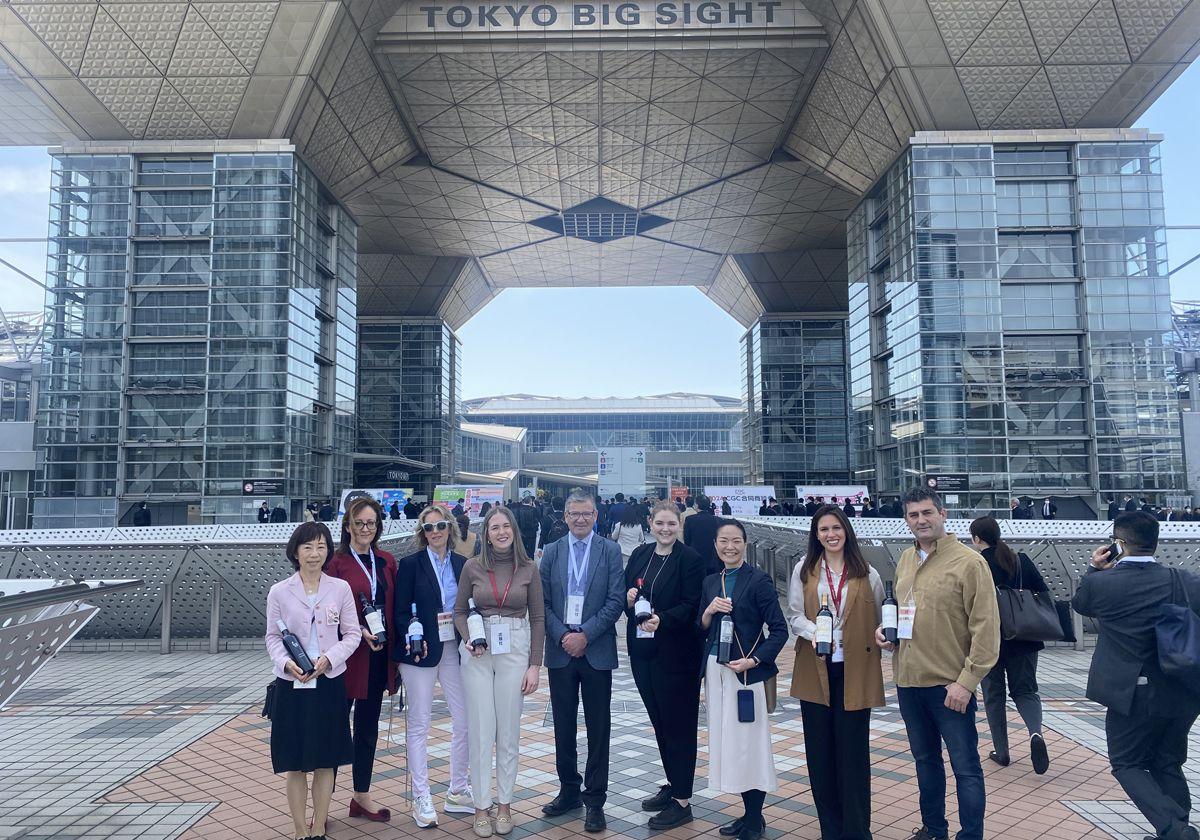 Representantes de las bodegas burgalesas en ProWine Tokio.