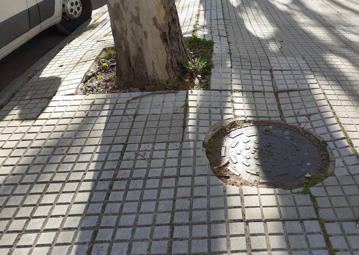 Imagen secundaria 1 - Algunas zonas de Burgos con el pavimento en mal estado.