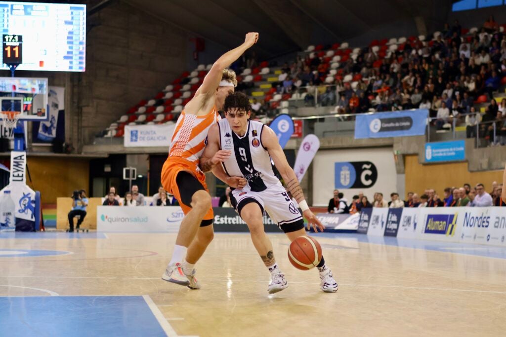 Caio Pacheco ante Coruña.