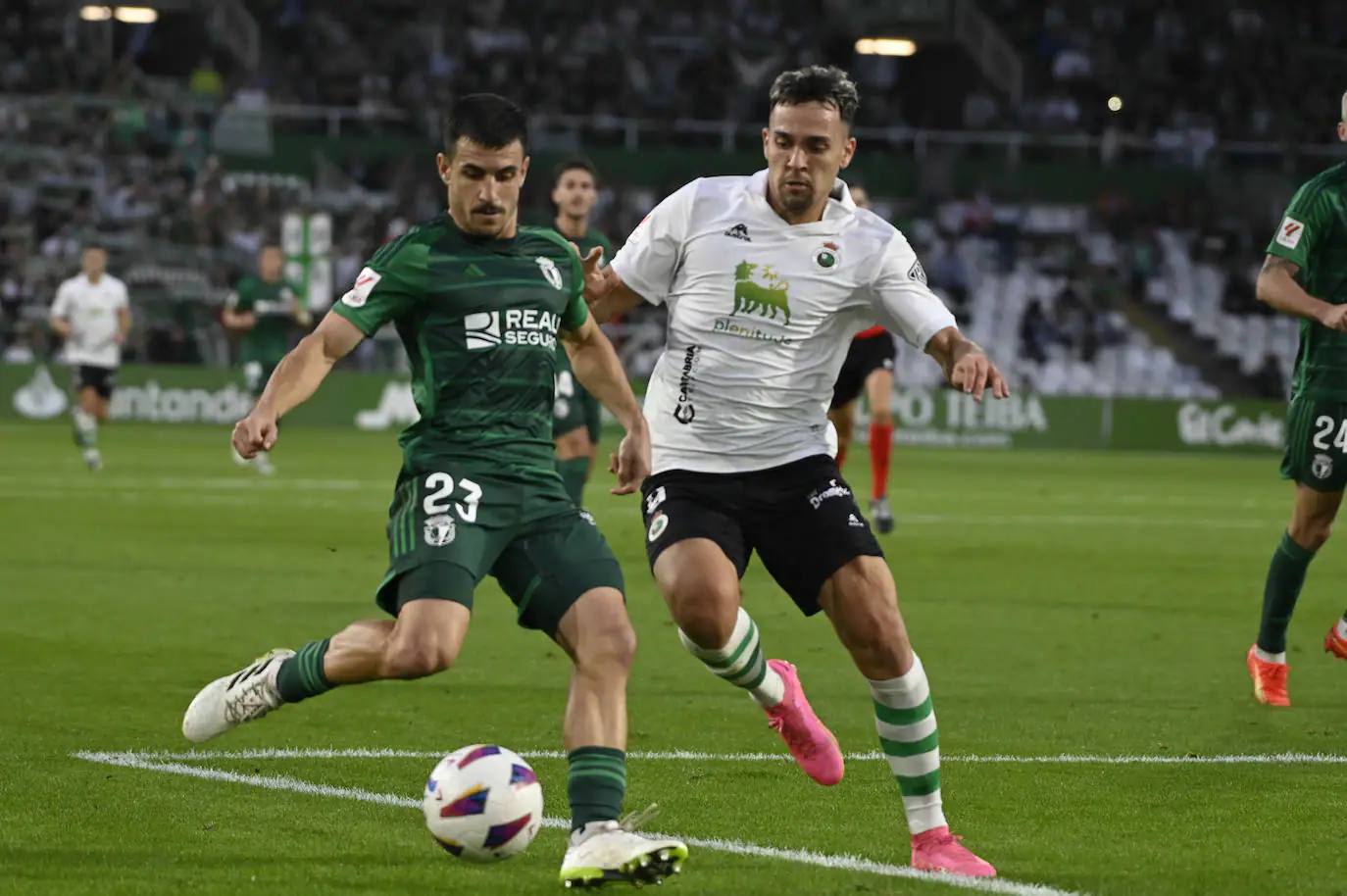 Matos centra en el partido de la primera vuelta.