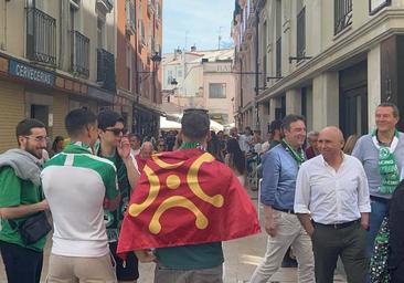 Las aficiones del Racing y del Burgos CF calientan motores antes del partido