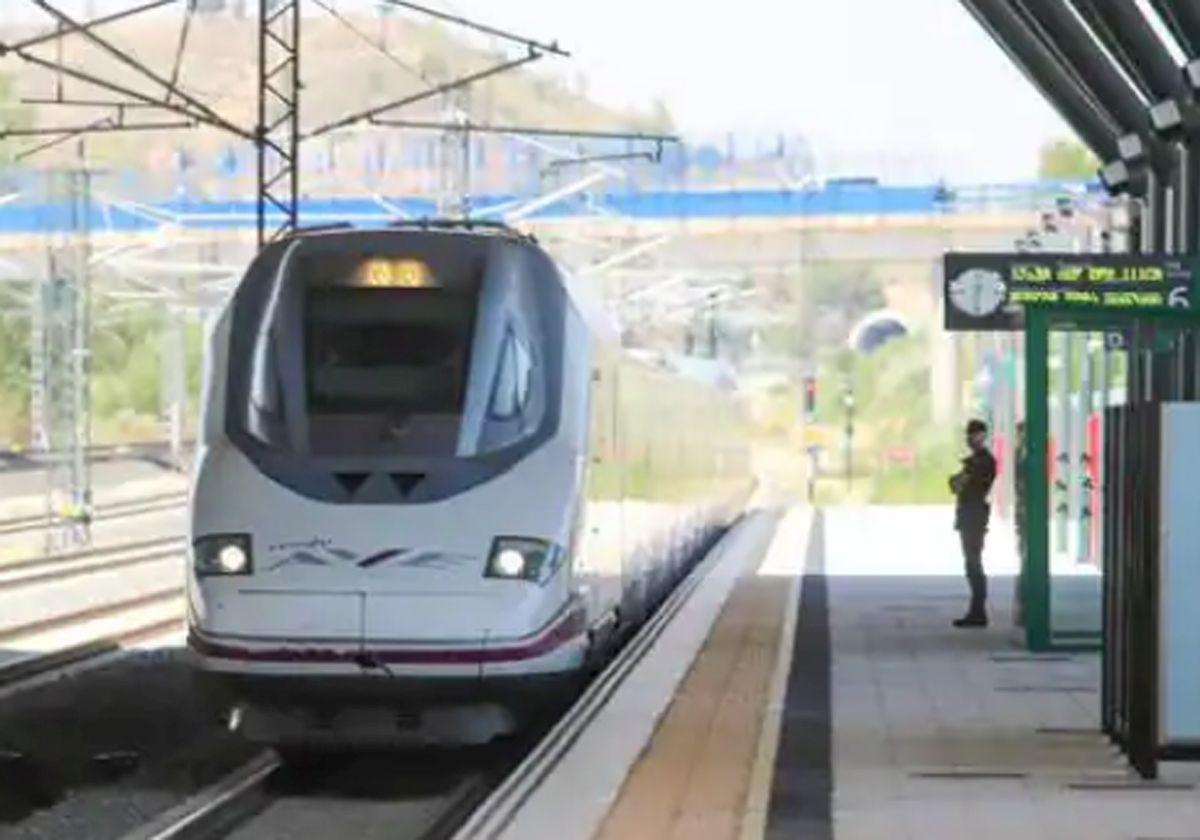 El AVE en la estación de Burgos.