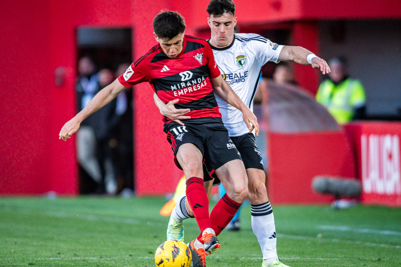 El Mirandés se lleva el derbi de Burgos