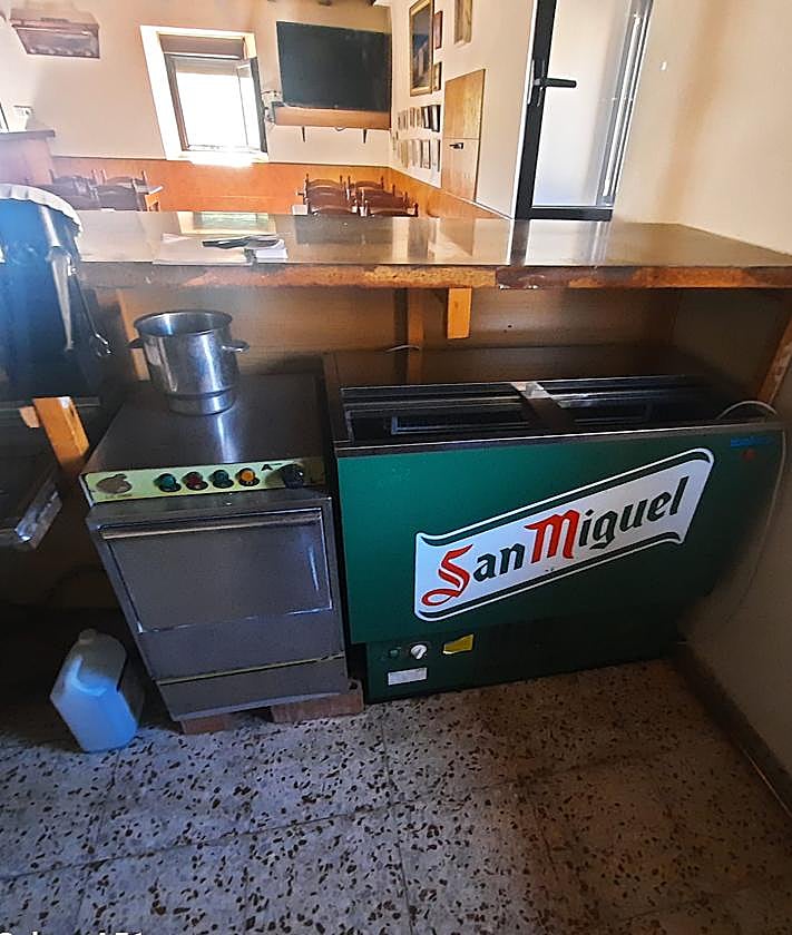 Imagen secundaria 2 - Interior de la cantina de Quintanilla de las Viñas. 