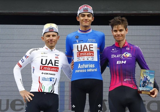 Eric Fagúndez, en el podio final de la Vuelta a Asturias.