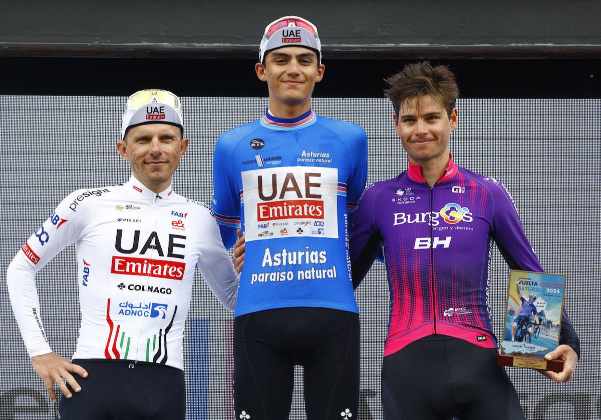 Eric Fagúndez, en el podio final de la Vuelta a Asturias.