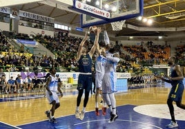 Encuentro entre el Ourense Baloncesto y el San Pablo Burgos