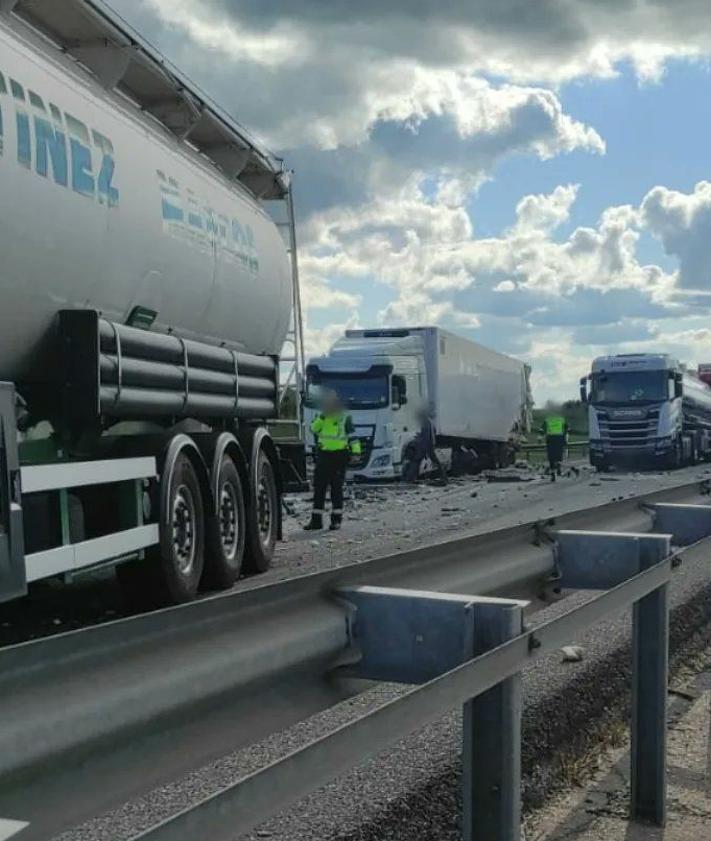 Imagen secundaria 2 - El accidente está provocando retenciones en la A-1 a la altura de Burgos. 