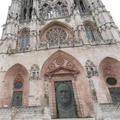 Antonio López termina las nuevas puertas de la Catedral de Burgos