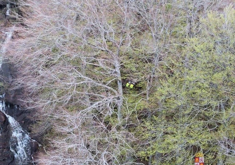 Imagen desde el helicóptero de rescate de la zona en la que una senderista ha sufrido un accidente en Burgos.