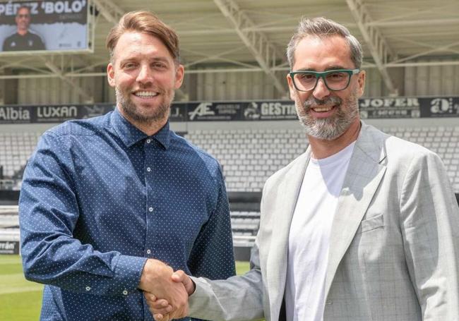 Michu, junto a Bolo en la presentación del técnico el pasado verano.