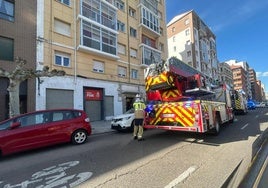 Hasta el lugar del incendio han acudido los Bomberos de Burgos.