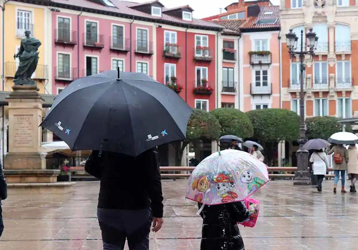 Los paraguas serán habitual durante esta semana en Burgos