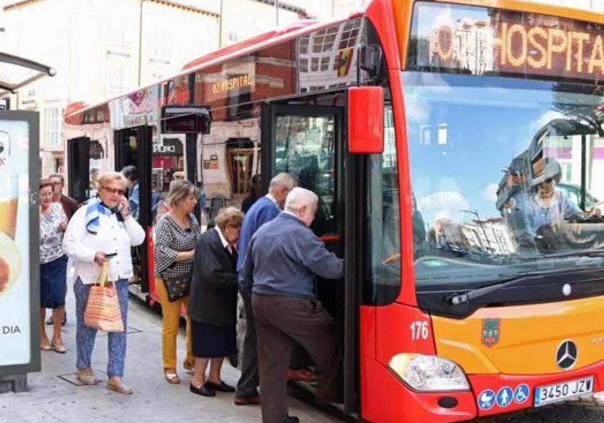 Los mayores de 65 años podrán viajar gratis en autobús en Burgos a partir de este martes.