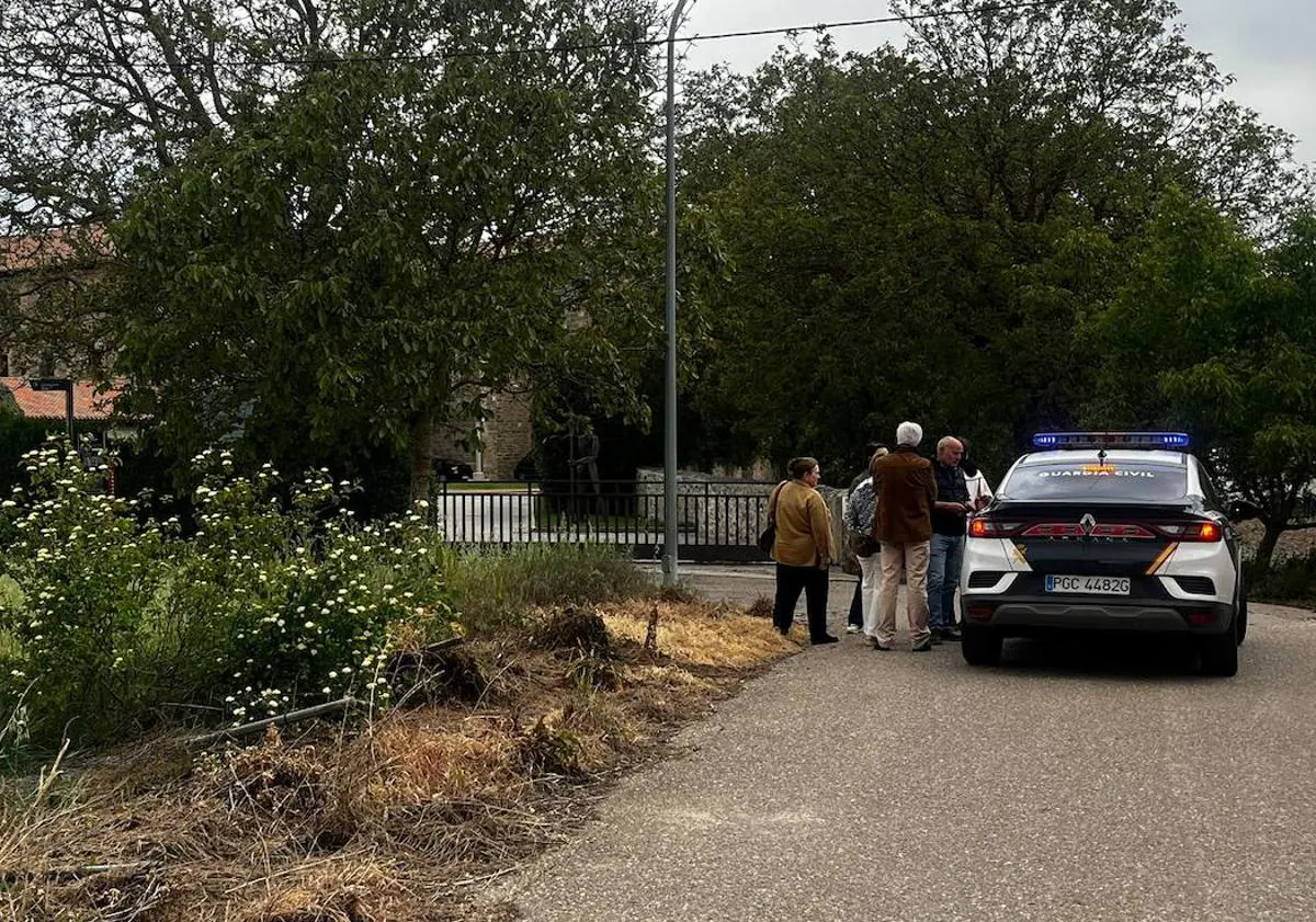 Imagen principal - La Guardia Civil ha tenido que personarse a instancias de las propias clarisas de Belorado.