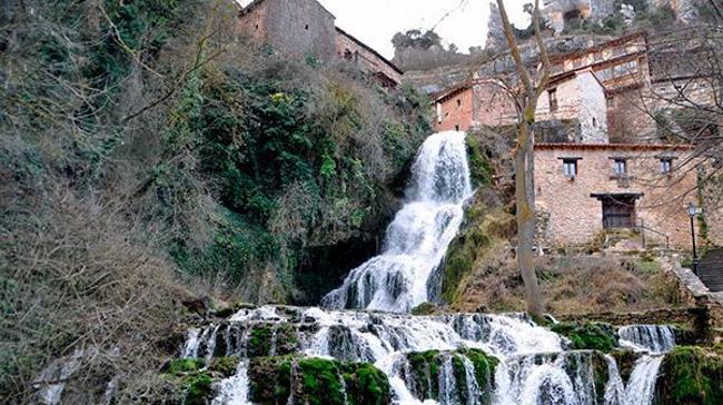 ¿Sabrías decir cuál es el nombre de este pueblo, uno de los más visitados de Burgos?