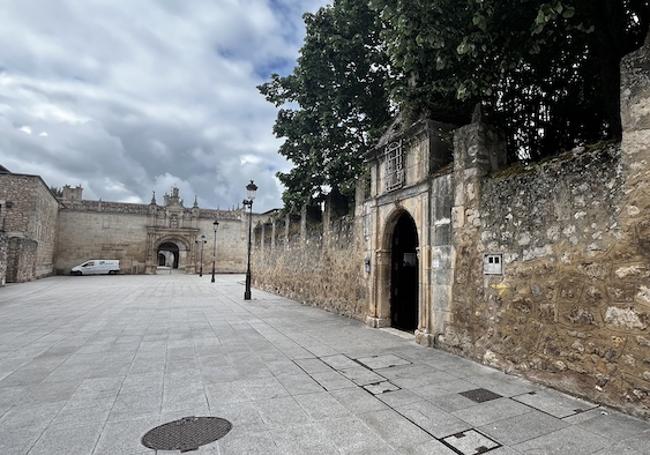 Muro de la ermita de San Amaro.