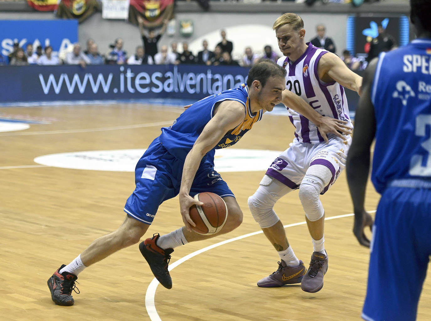 Imágenes de la victoria del San Pablo Burgos frente al UEMC Real Valladolid