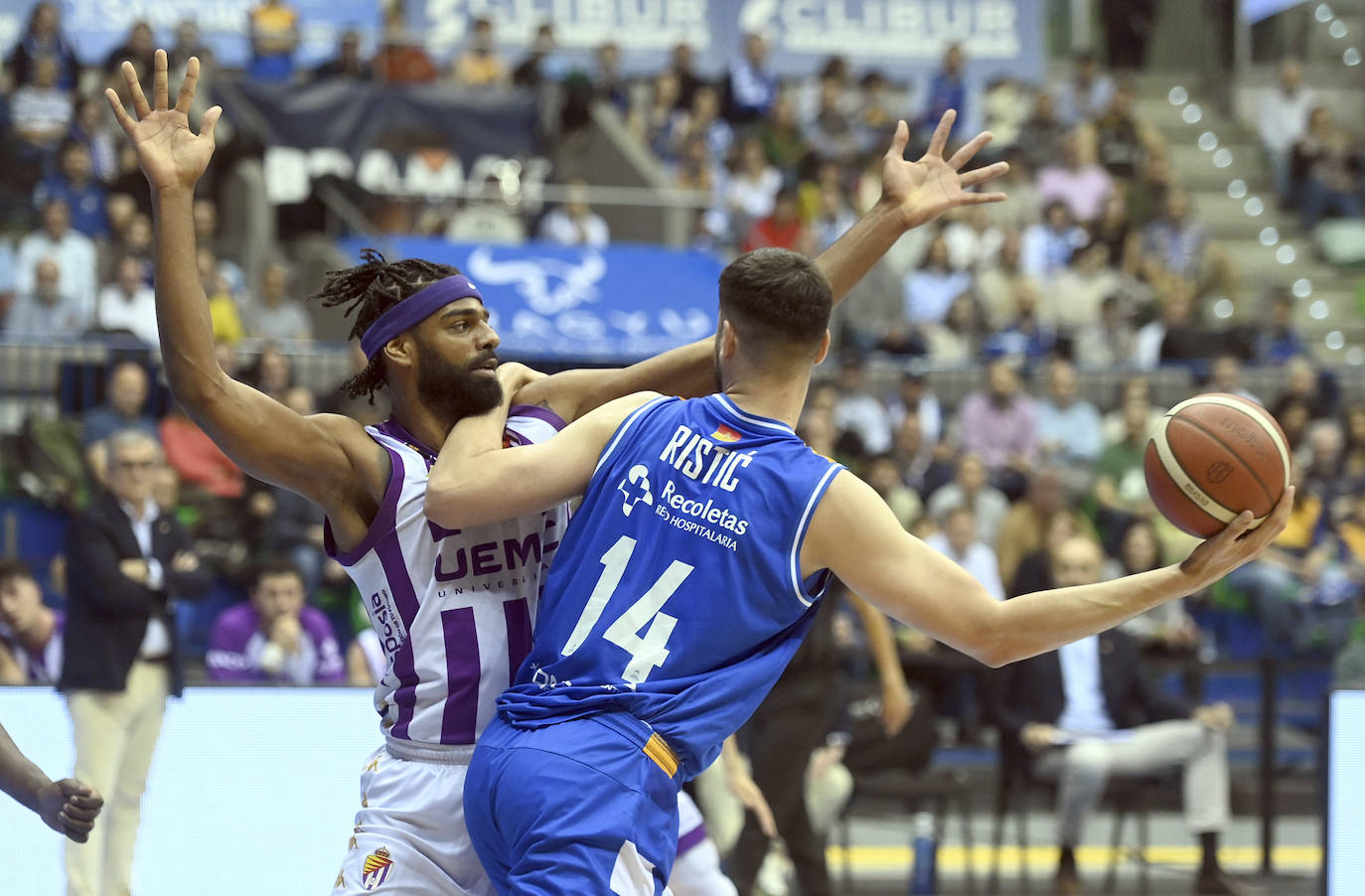 Imágenes de la victoria del San Pablo Burgos frente al UEMC Real Valladolid