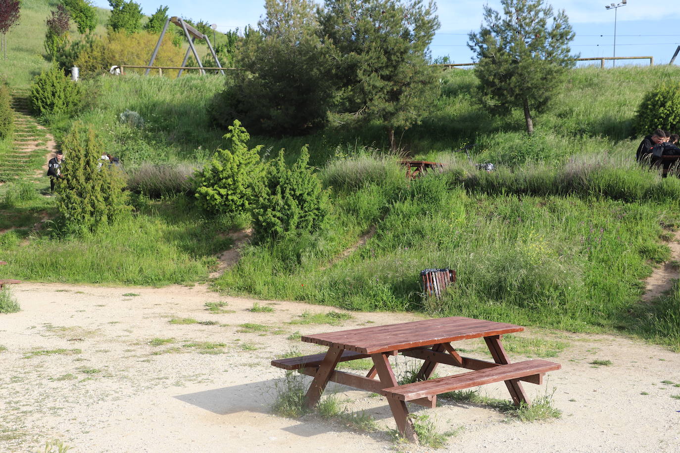 Imágenes del abandono del parque de San Isidro en Burgos