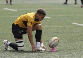 Tomás Carrió, preparando un pateo en la semifinal de la Liga.