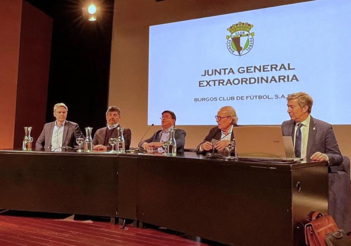 Imagen de la Junta General de Accionistas en la que Figoli tomó el control del Burgos CF.