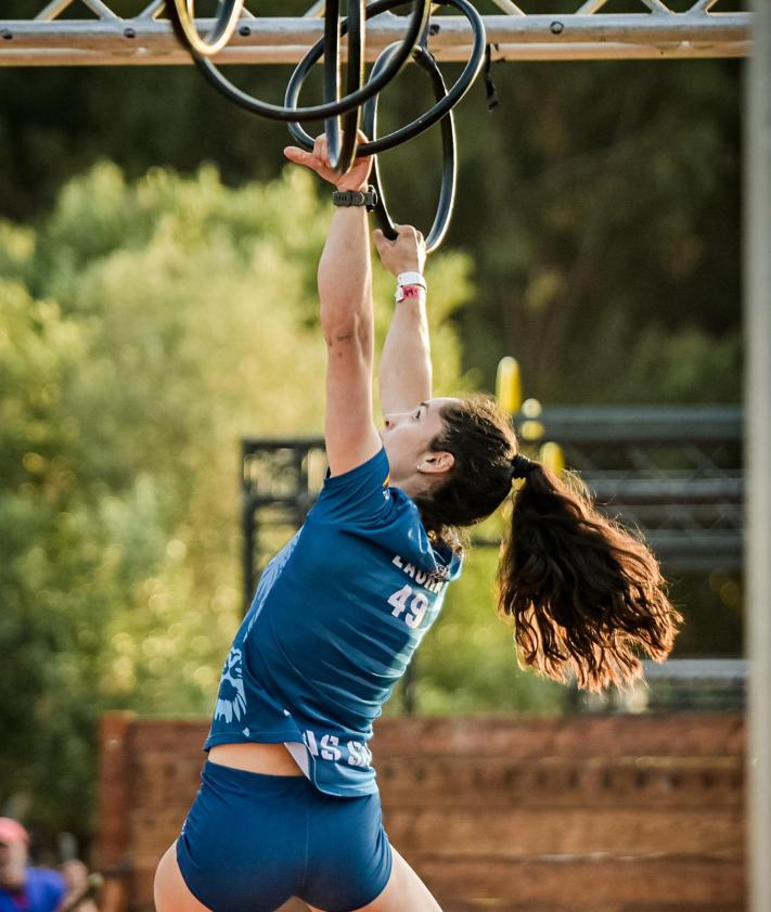 Imagen secundaria 2 - Laura Camarero compitiendo en varias carreras OCR.