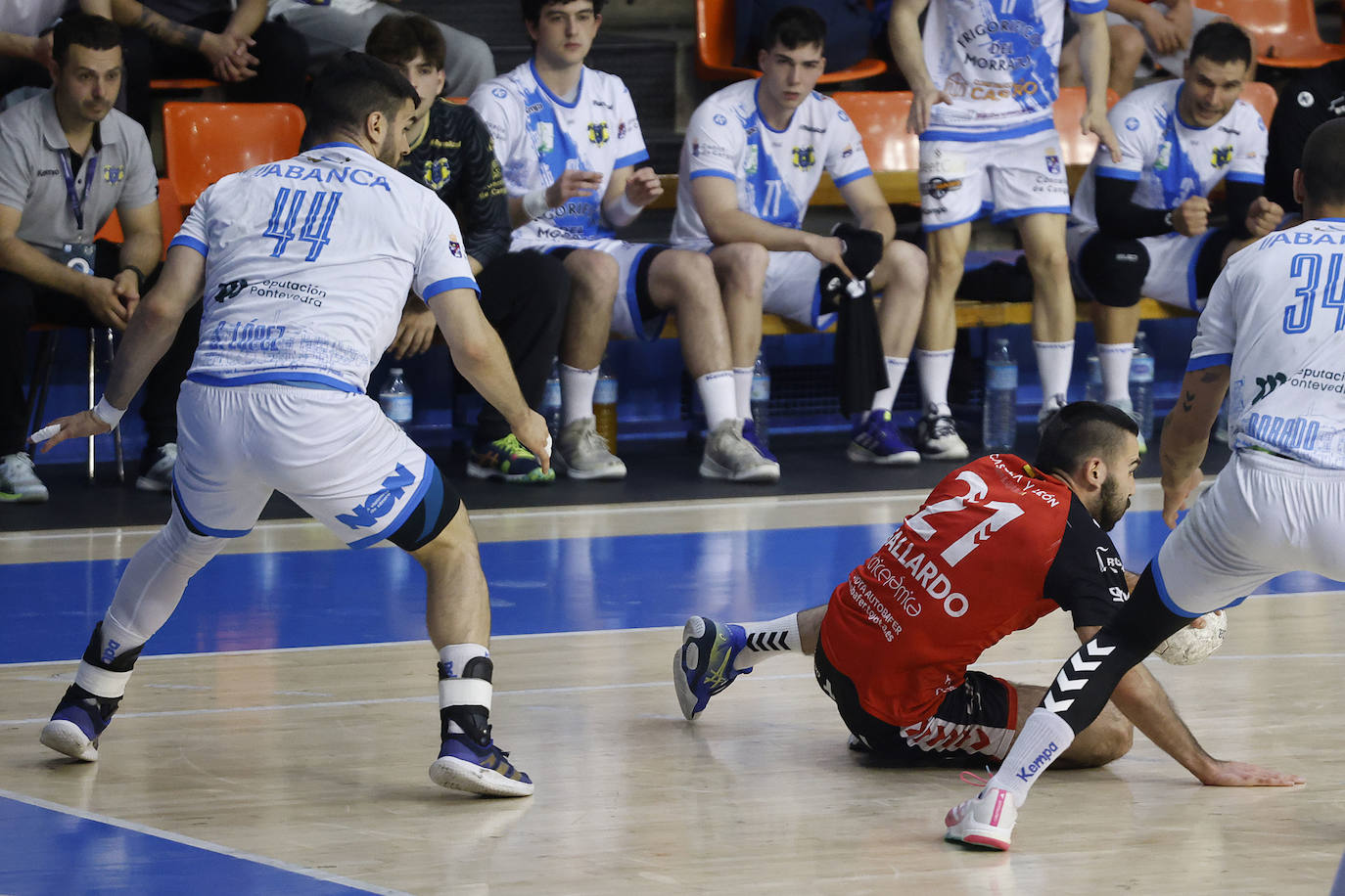 El partido del UBU San Pablo Burgos contra el Cangas, en imágenes