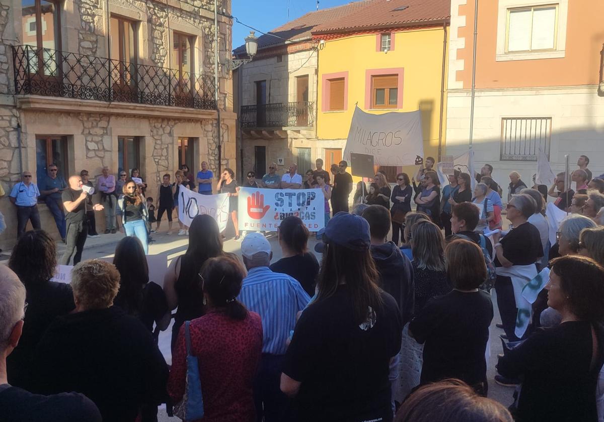 Concentración contra la planta de biogás en Milagros.