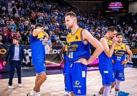 Jugadores del Longevida San Pablo Burgos tras el encuentro